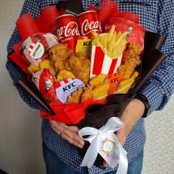 День рождения KFC. Купи Твистер или Шефбургер и получи подарок!